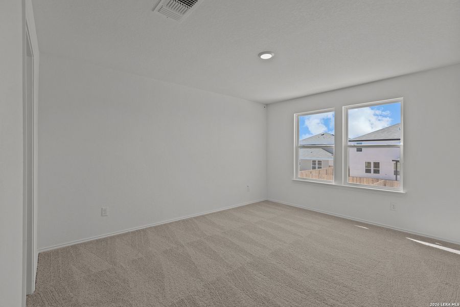 Spacious, unfurnished interior of a new home in Lily Springs, Seguin (Image 15).