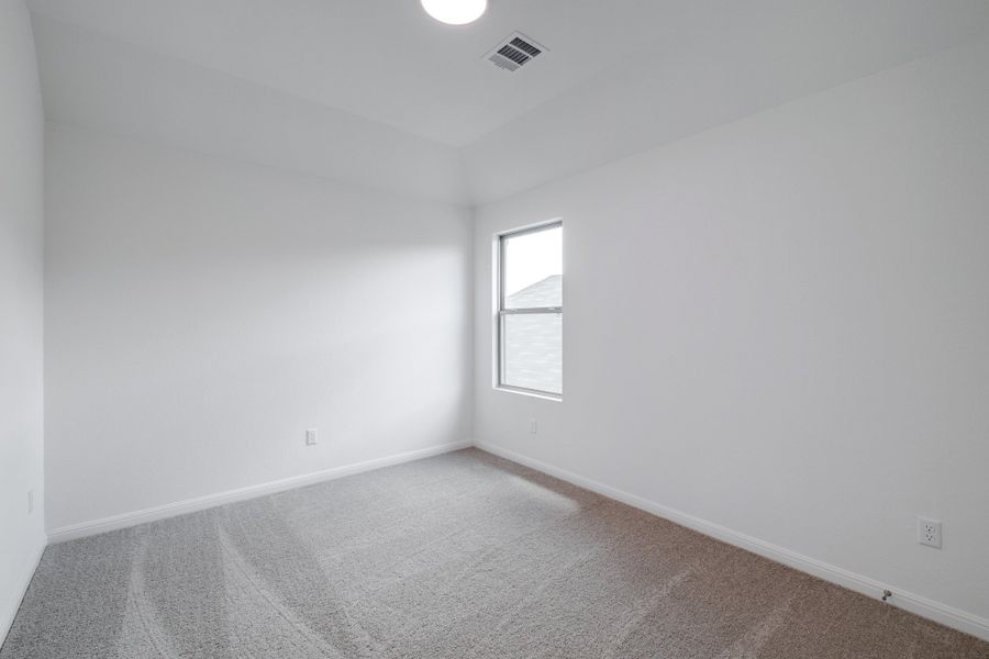 Spacious, unfurnished interior of a new home in Trinity Ranch, Elgin (Image 28).