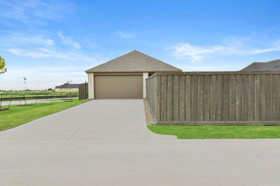 Exterior details and patio area of a home in Riceland: 42ft. lots, Mont Belvieu (Image 4).