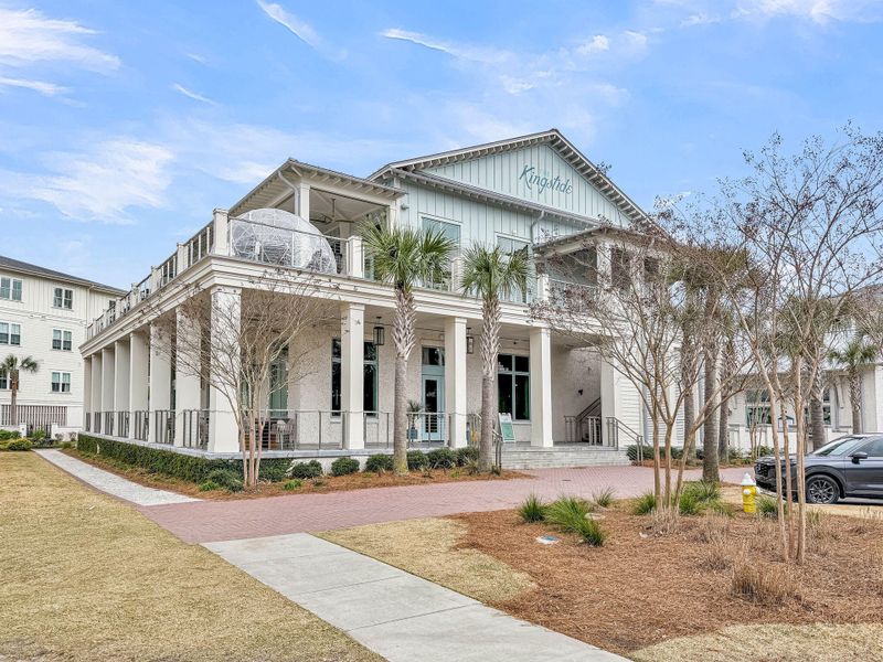 Image 96 of a home in Daniel Island Park.