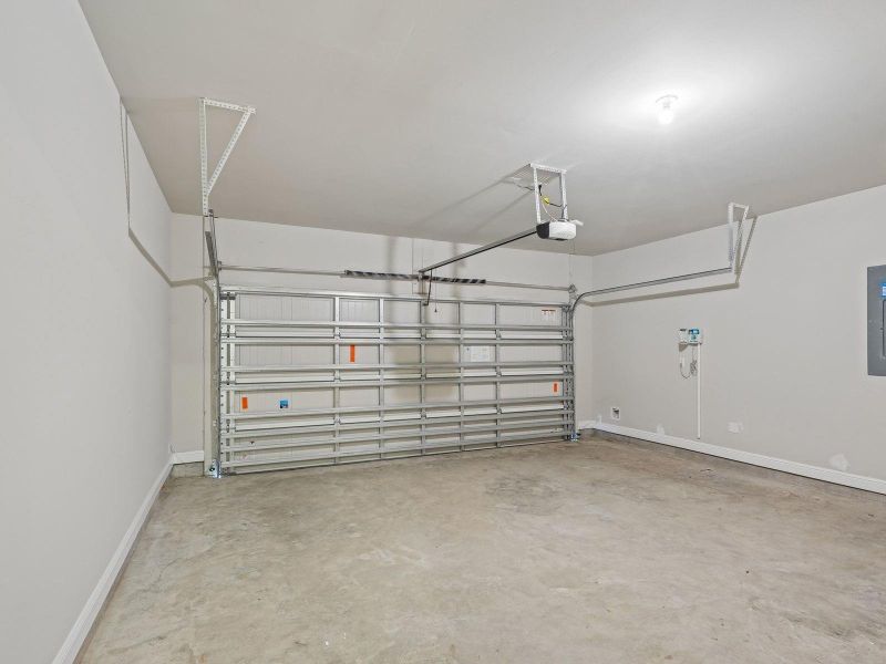 Spacious, unfurnished interior of a new home in Massey Oaks - Estate Series, Pearland (Image 34).