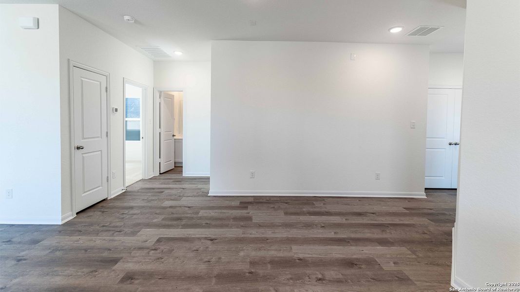 Spacious, unfurnished interior of a new home in Katzer Ranch, Converse (Image 10).