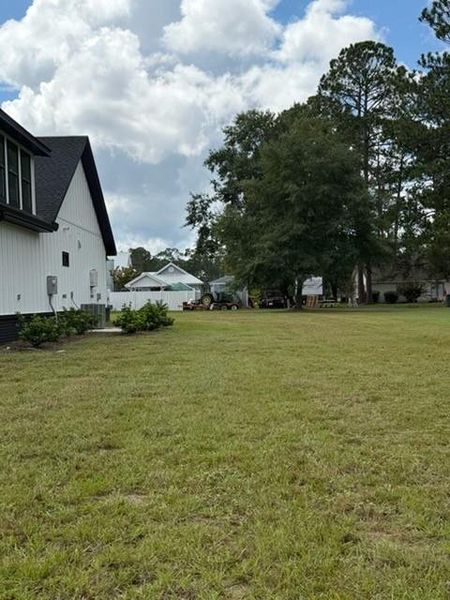 Exterior details and patio area of a home in , Jesup (Image 3).