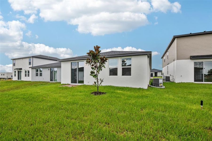 Exterior details and patio area of a home in Hamilton Bluff - Classic Series, Lake Hamilton (Image 3).