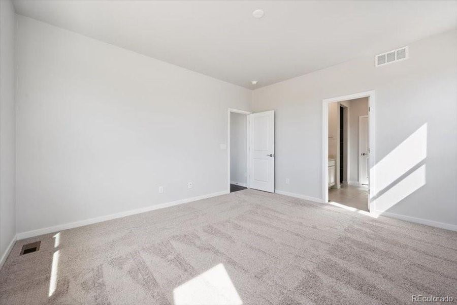 Spacious, unfurnished interior of a new home in The Aurora Highlands, Aurora (Image 11). Spacious, unfurnished interior of a new home in The Aurora Highlands, Aurora (Image 11).