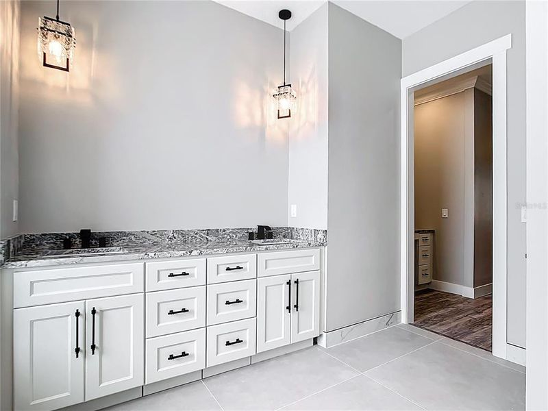 Spacious, unfurnished interior of a new home in , Englewood (Image 26).