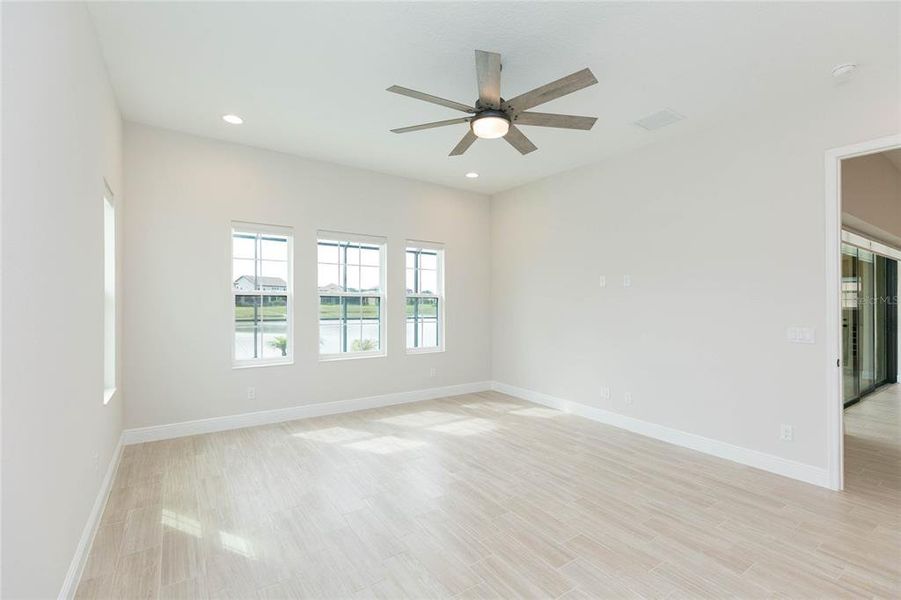 Spacious, unfurnished interior of a new home in , San Antonio (Image 48).