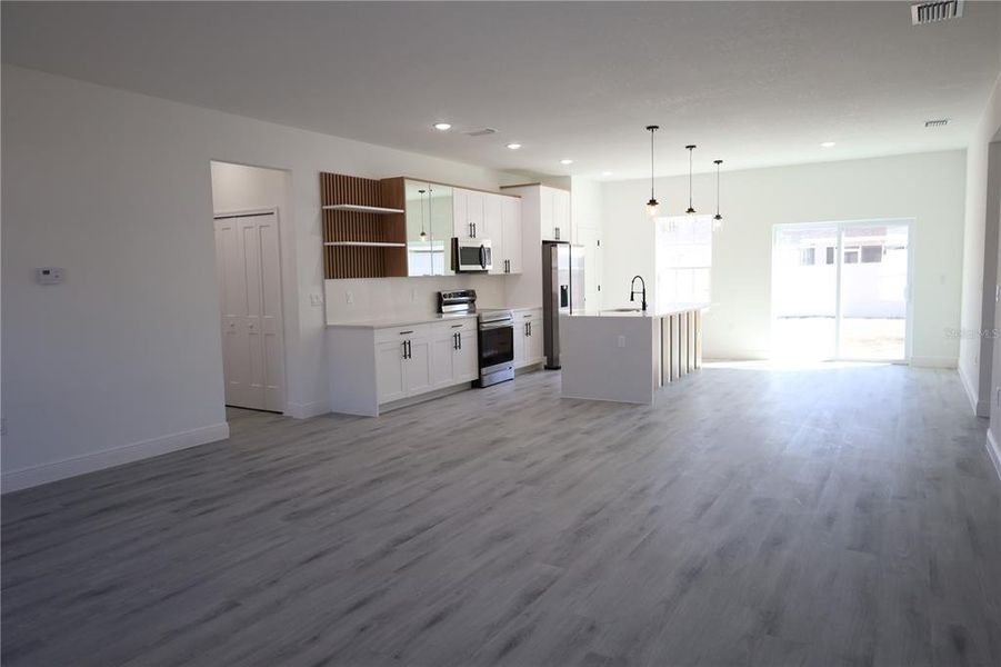 Spacious, unfurnished interior of a new home in , Ocala (Image 17).