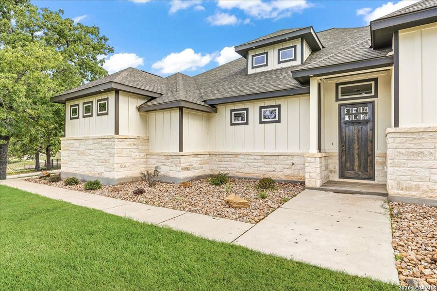 Exterior details and patio area of a home in , La Vernia (Image 25).