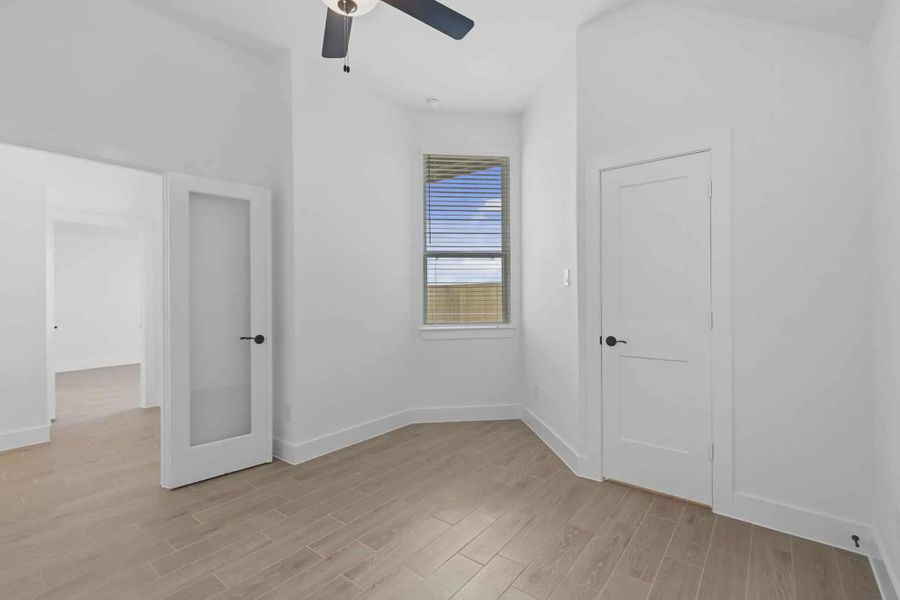 Spacious, unfurnished interior of a new home in Bridgeland, Elgin (Image 10).