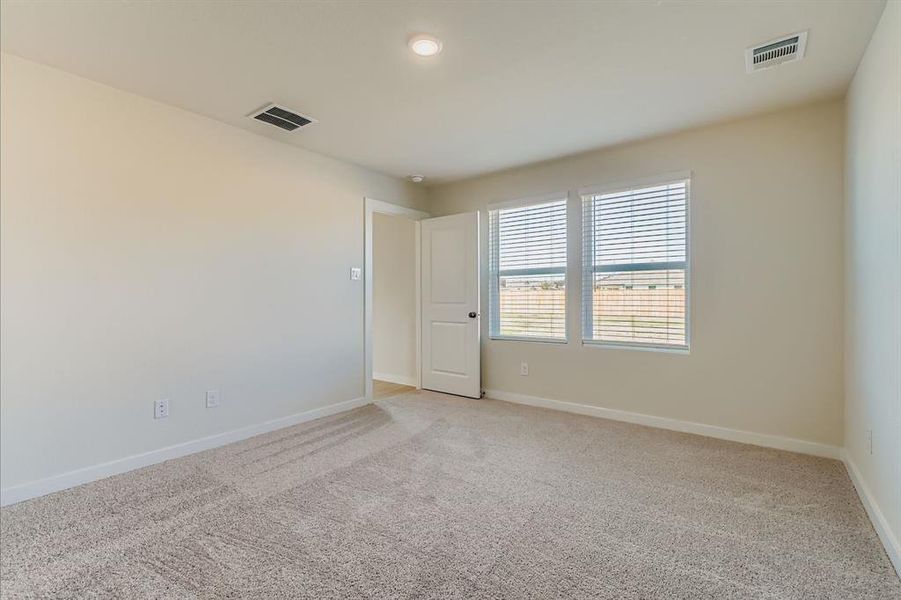 Spacious, unfurnished interior of a new home in Middlefield Village, Dallas (Image 20).