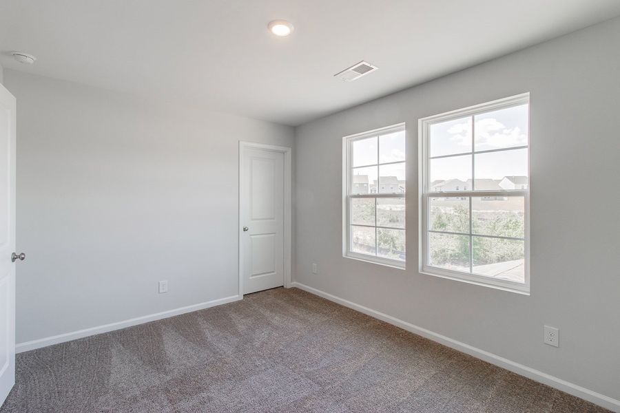 Spacious, unfurnished interior of a new home in Ellington, Elgin (Image 35).