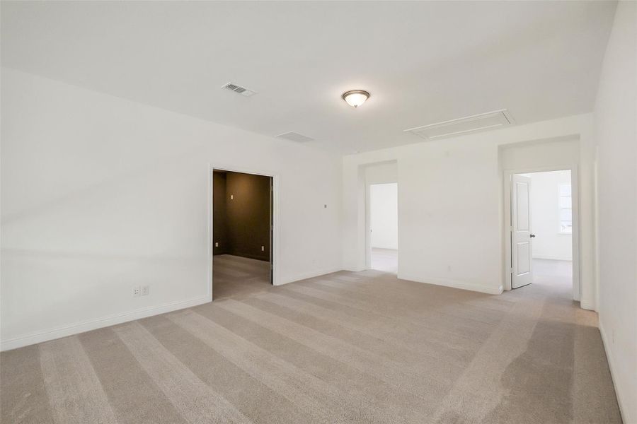 Spacious, unfurnished interior of a new home in Sienna 65', Missouri City (Image 28).