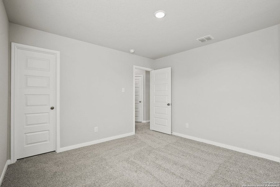 Spacious, unfurnished interior of a new home in Swenson Heights, Seguin (Image 24).