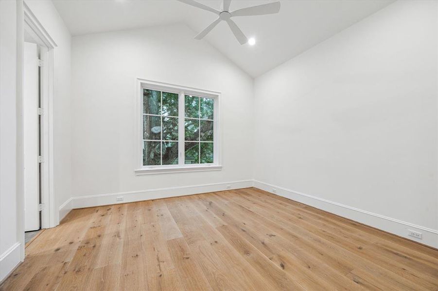 Secondary bedroom. Note: Ceiling fans in all bedrooms, family room, game room and patio!