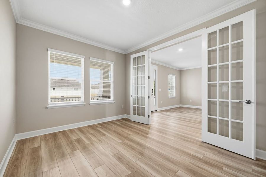 Spacious, unfurnished interior of a new home in Headwaters at Lofton Creek, Yulee (Image 32).