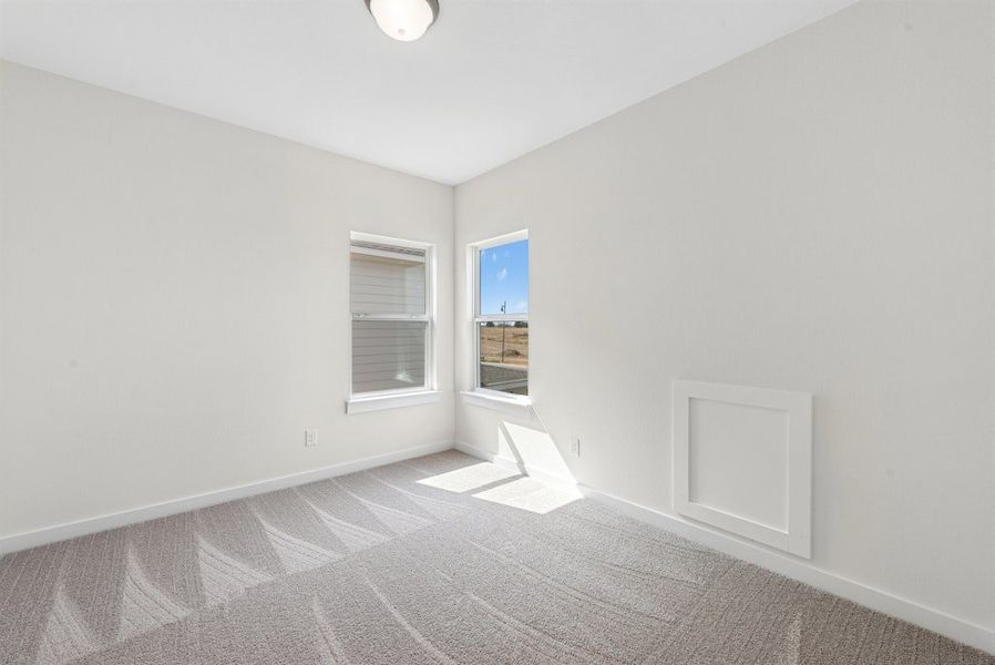 Spacious, unfurnished interior of a new home in Santa Rita Ranch, Georgetown (Image 34).