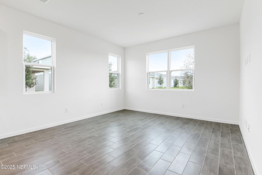 Spacious, unfurnished interior of a new home in Seasons at Grandview Gardens, Deland (Image 15).