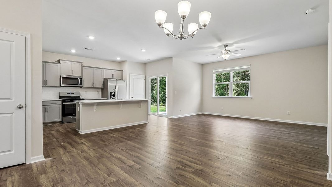 Spacious, unfurnished interior of a new home in Sease's Pond, Gilbert (Image 13).