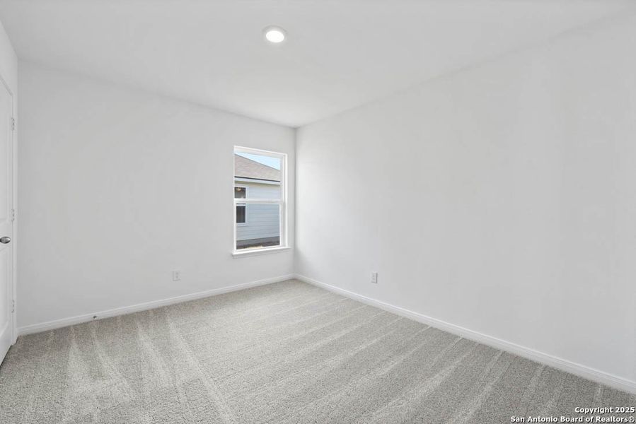 Spacious, unfurnished interior of a new home in Savannah Place, San Antonio (Image 8).