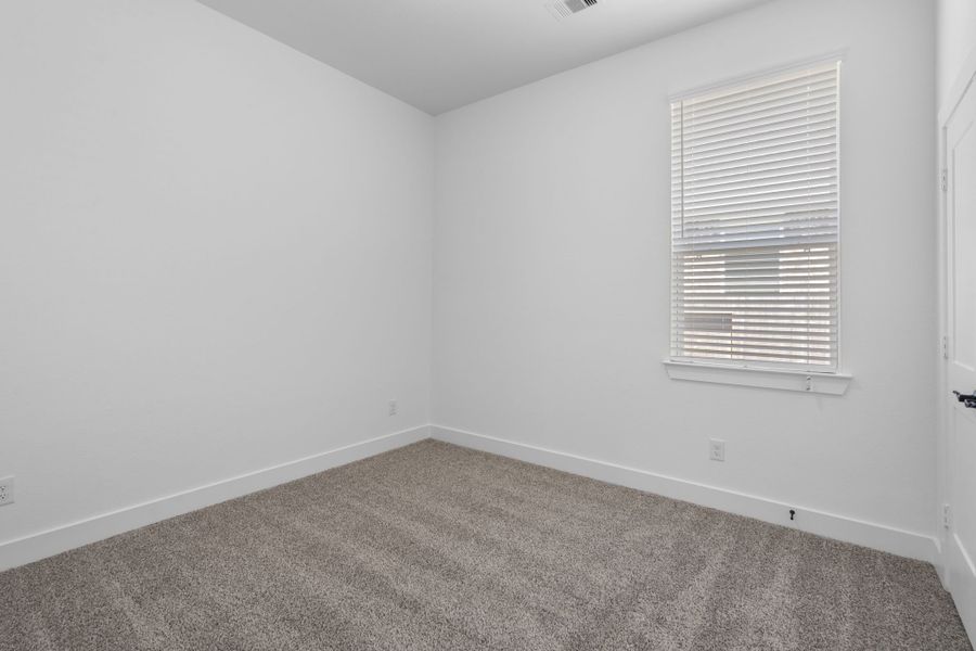 Spacious, unfurnished interior of a new home in Mulberry Farms, Santa Fe (Image 36).