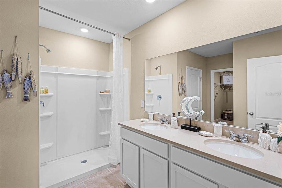 Furnished interior view inside a new home in , Lakeland (Image 21).