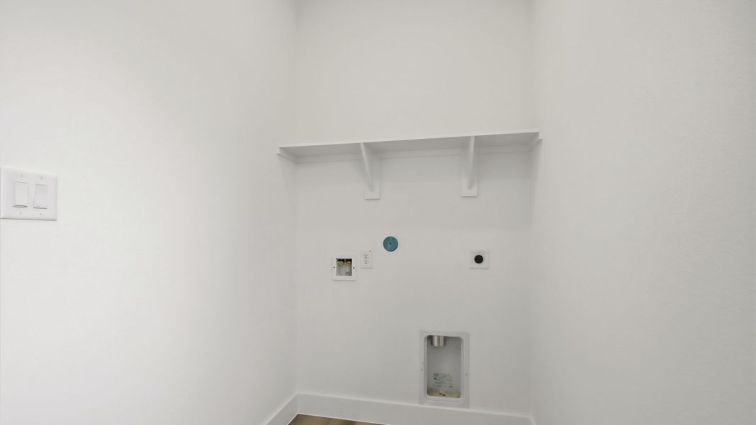 Spacious, unfurnished interior of a new home in Hills of Westlake, Conroe (Image 25).