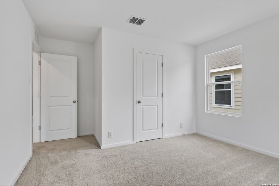 Spacious, unfurnished interior of a new home in Hennersby Hollow, San Antonio (Image 30).