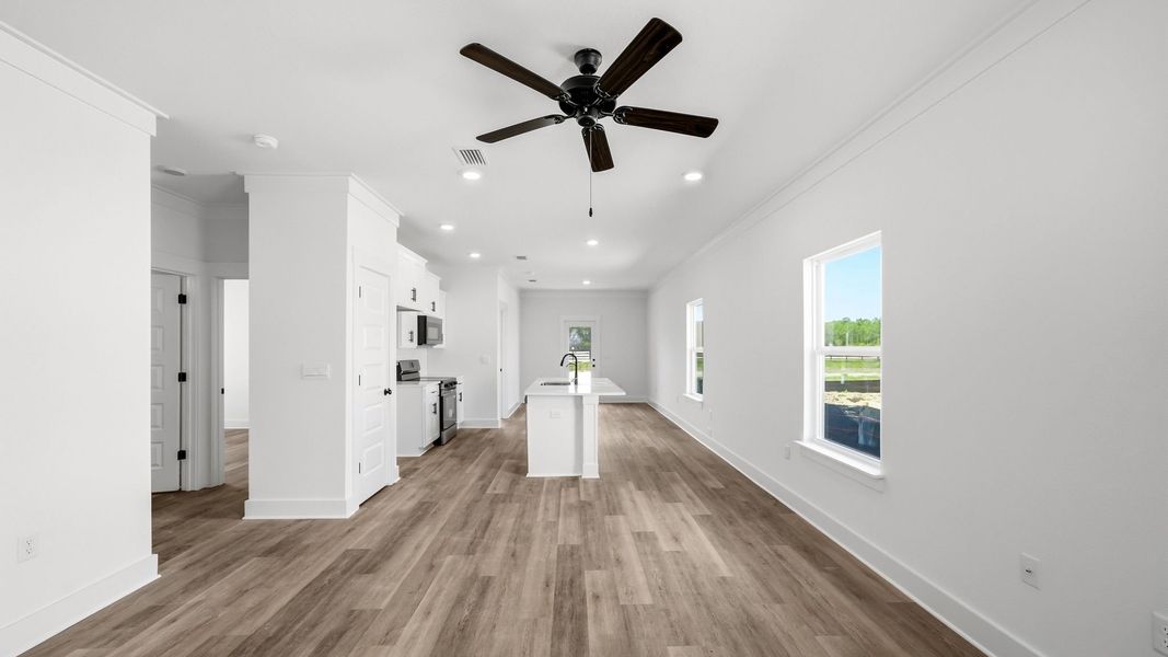 Spacious, unfurnished interior of a new home in Colonial East, Panama City Beach (Image 13).