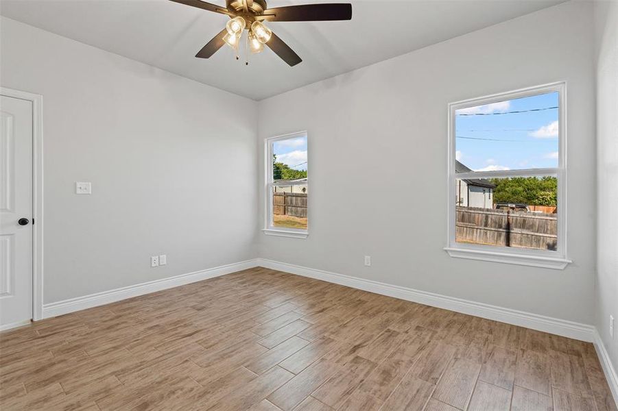 Spacious, unfurnished interior of a new home in , Granbury (Image 18).
