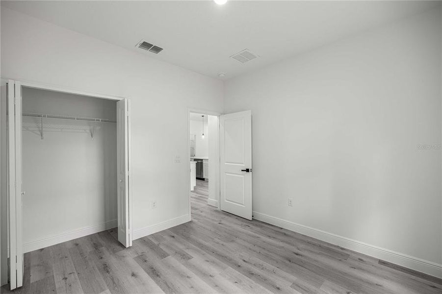 Spacious, unfurnished interior of a new home in , Citrus Springs (Image 26).