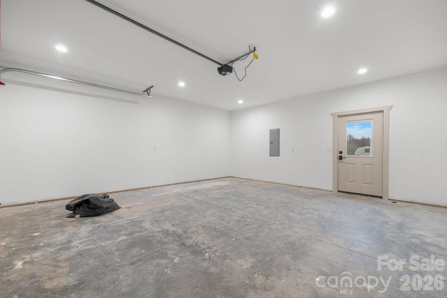 Spacious, unfurnished interior of a new home in , Taylorsville (Image 36). Spacious, unfurnished interior of a new home in , Taylorsville (Image 36).