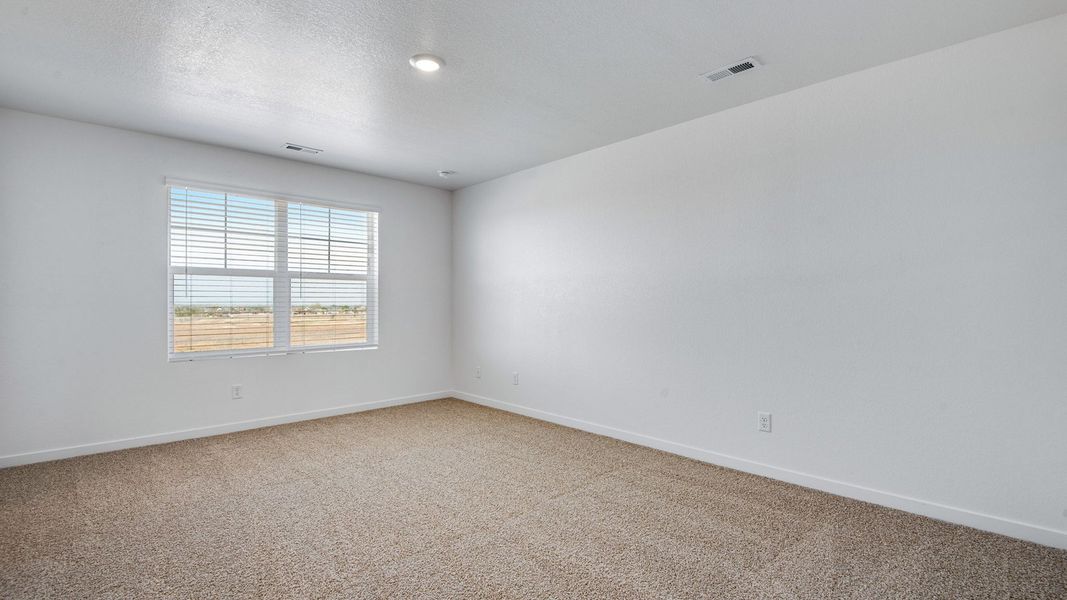 Spacious, unfurnished interior of a new home in Vista Meadows, Fort Lupton (Image 13).