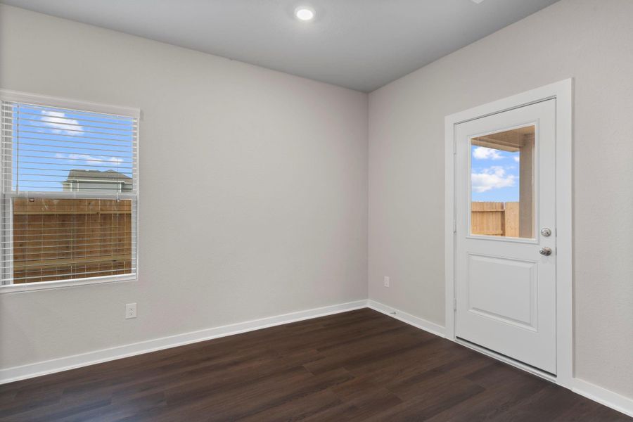 Spacious, unfurnished interior of a new home in River Ranch Trails, Dayton (Image 17).