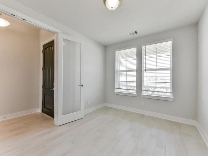 Spacious, unfurnished interior of a new home in Lago Mar, Texas City (Image 19). Spacious, unfurnished interior of a new home in Lago Mar, Texas City (Image 19).