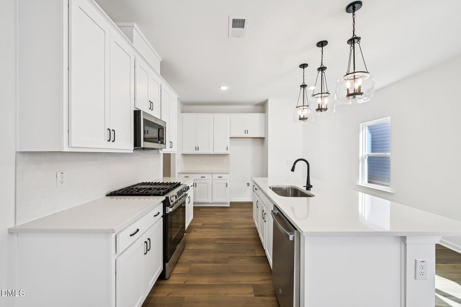 16-web-or-mls-Emeline Wy-S2402-016