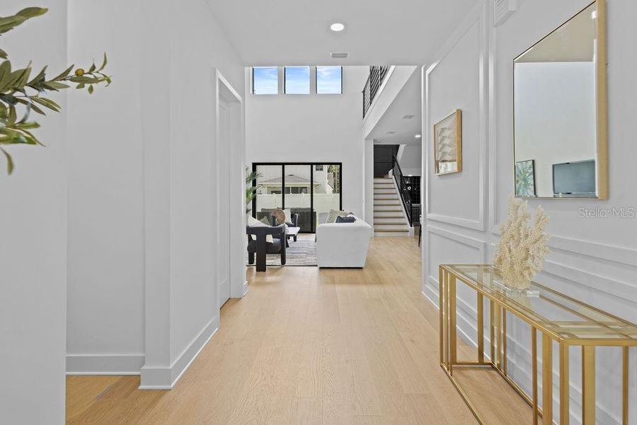 Spacious, unfurnished interior of a new home in , Tampa (Image 24).