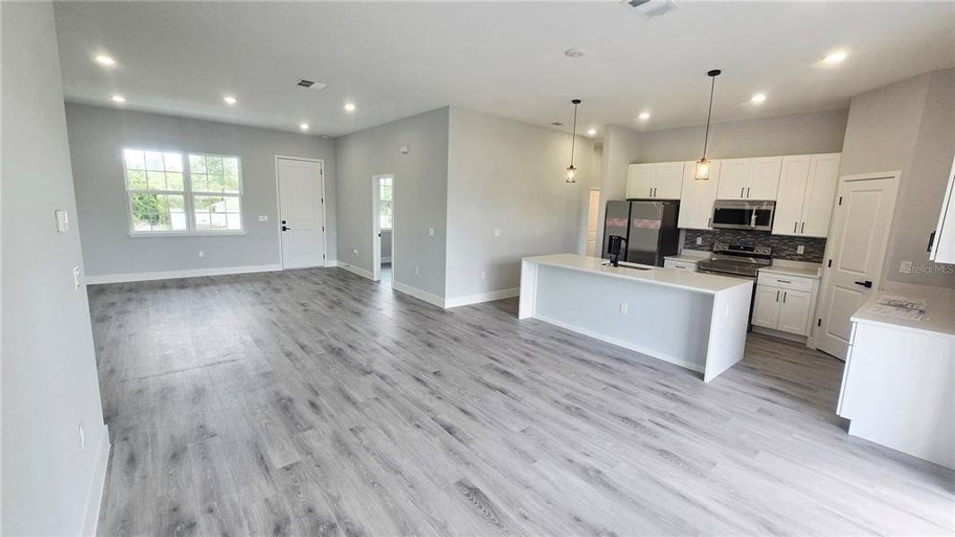 Spacious, unfurnished interior of a new home in , Ocala (Image 17).
