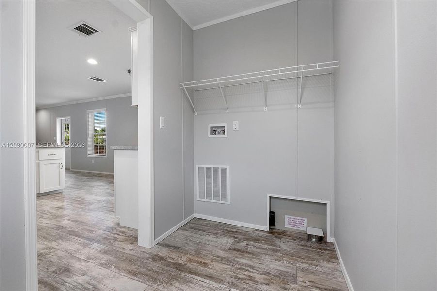 Spacious, unfurnished interior of a new home in , Dania Beach (Image 29).