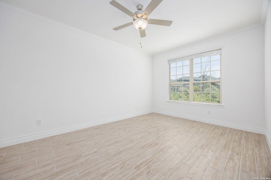 Spacious, unfurnished interior of a new home in Bison Ridge, San Antonio (Image 29).