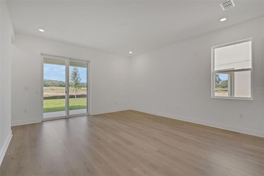 Spacious, unfurnished interior of a new home in Reserve at Hammock Oaks, Lady Lake (Image 29). Spacious, unfurnished interior of a new home in Reserve at Hammock Oaks, Lady Lake (Image 29).