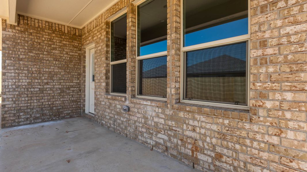 Representative unfurnished interior of a home built from the Southhaven by D.R. Horton in Legacy South, Midland (Image 26).
