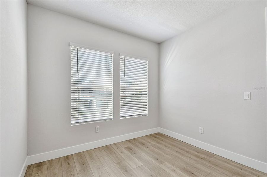 Spacious, unfurnished interior of a new home in , Tampa (Image 32).