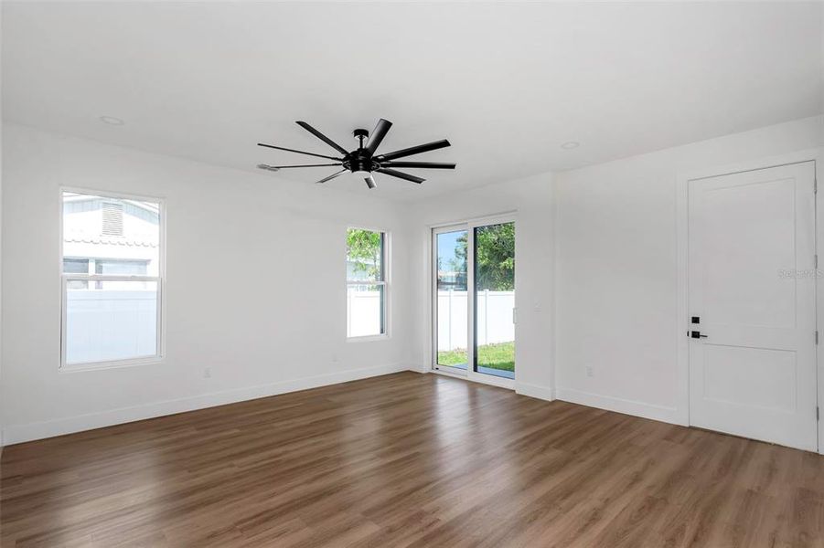 Spacious, unfurnished interior of a new home in , Tampa (Image 25).