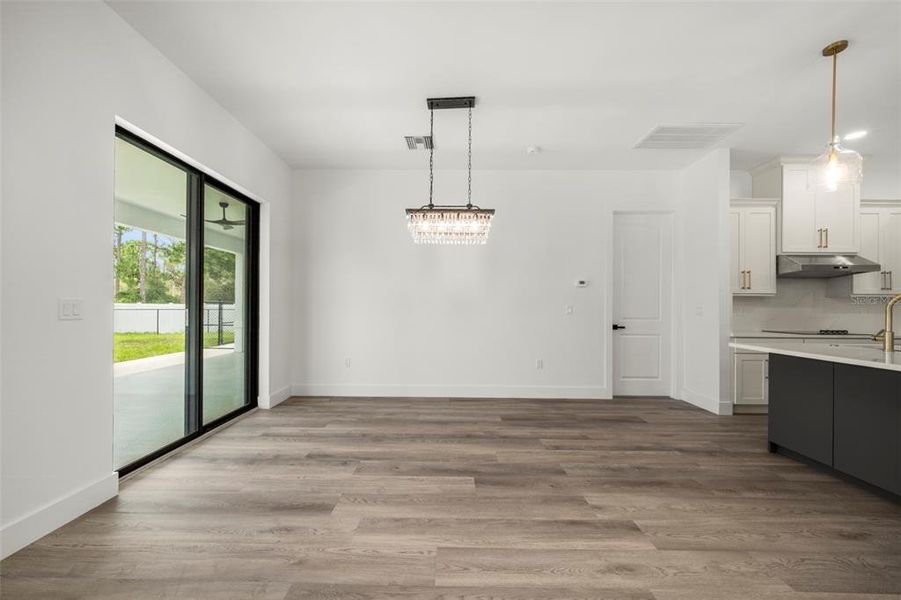 Spacious, unfurnished interior of a new home in , Sebring (Image 33).