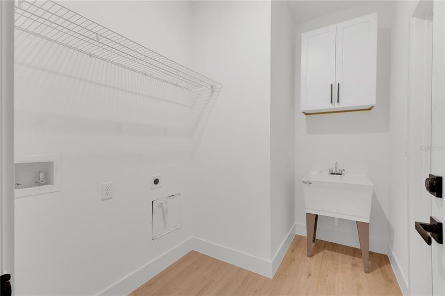 Spacious, unfurnished interior of a new home in , Orlando (Image 28).