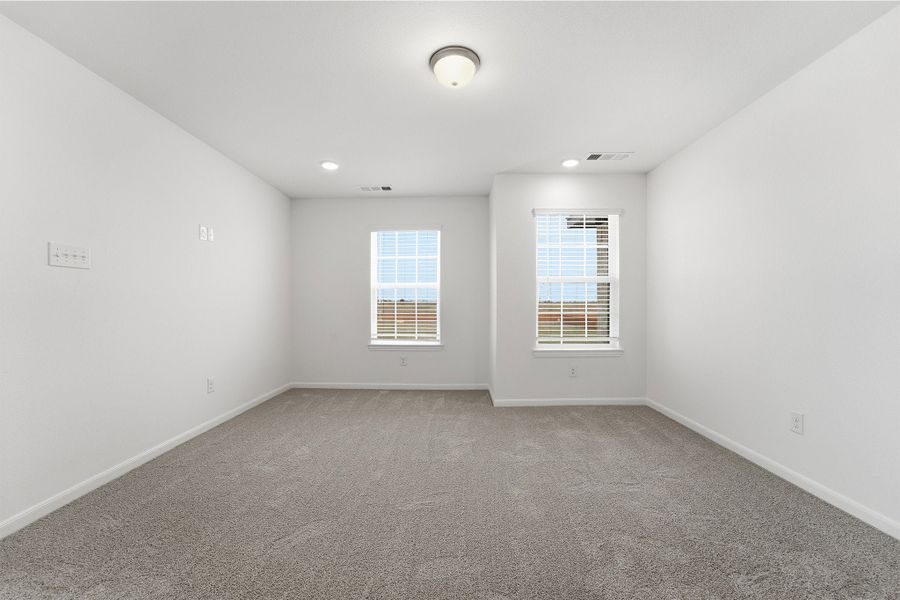 Spacious, unfurnished interior of a new home in Saddlebrook Estates, Waxahachie (Image 16).