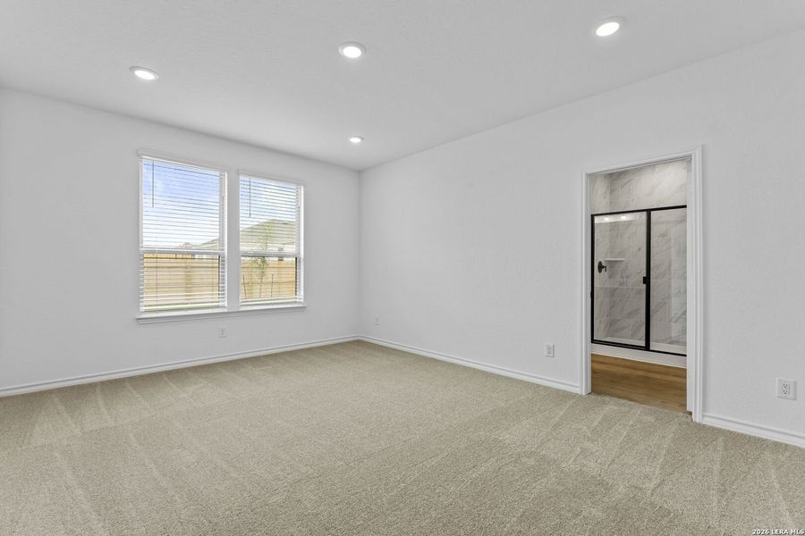 Spacious, unfurnished interior of a new home in Dove Song, Marion (Image 20).