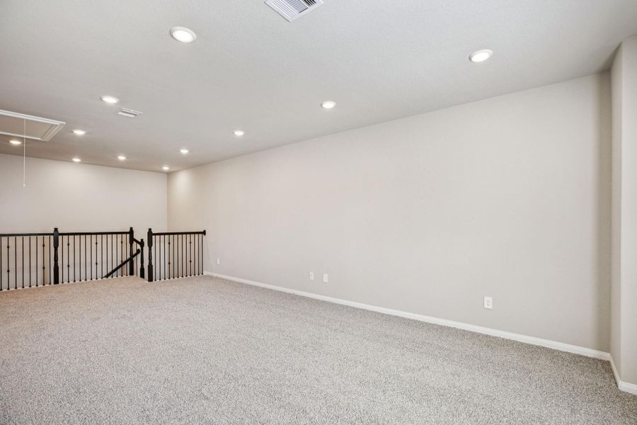 Spacious, unfurnished interior of a new home in Kemah Crossing - Luxe Series, Kemah (Image 20).