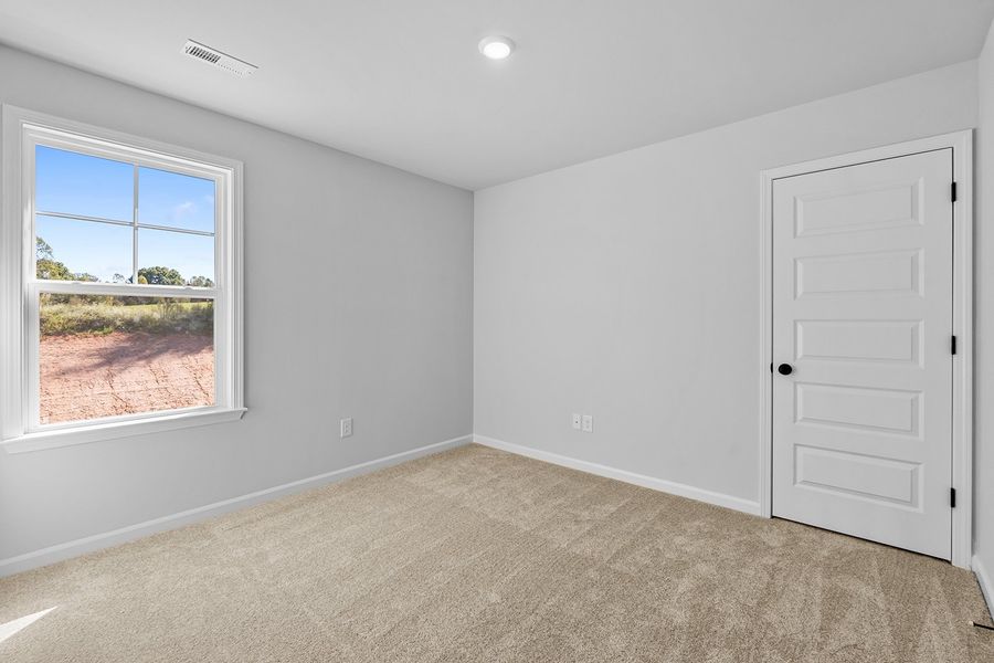 Spacious, unfurnished interior of a new home in Fieldstone, Lexington (Image 41).